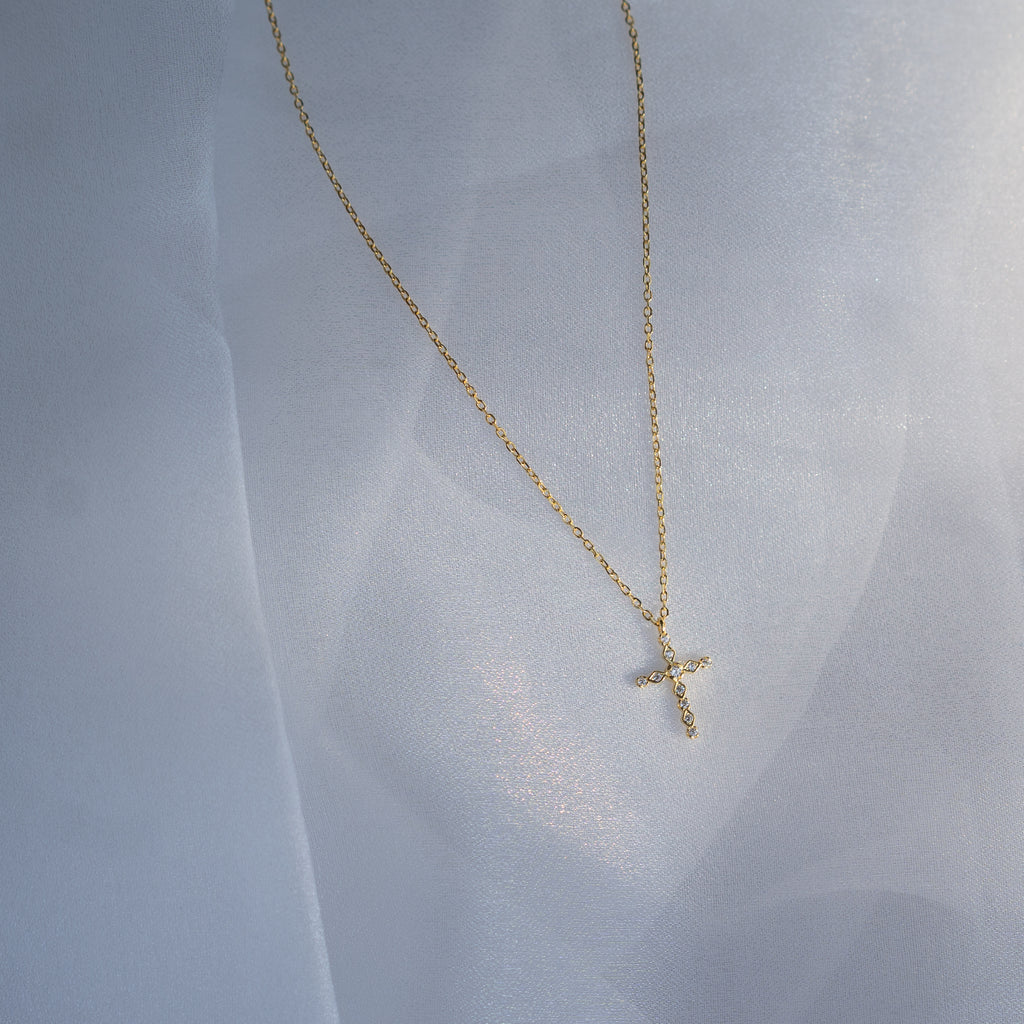 Minimal Cross Necklace - Sterling Silver - 18k Gold plated